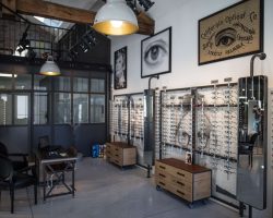 intérieur de l'atelier de l'opticien